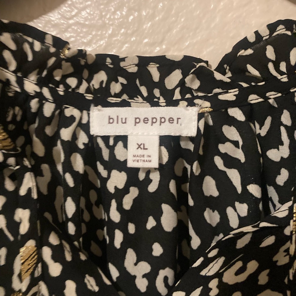 Blu Pepper Black Blouse with Gold Accents - Picture 3 of 4